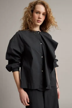 Bluse med avtakbar volang