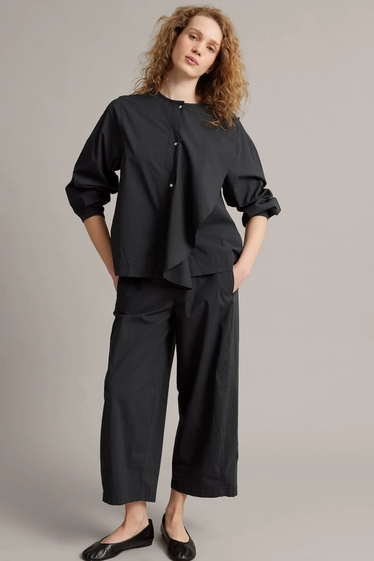 Bluse med avtakbar volang