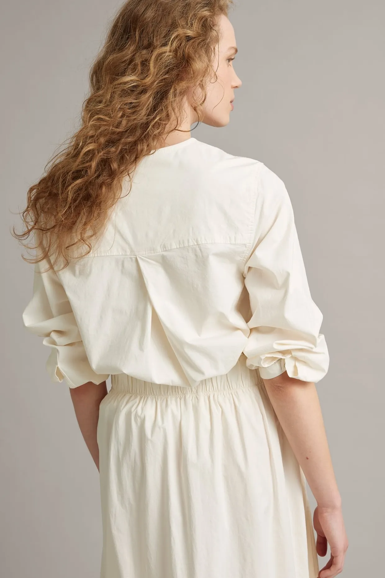 Bluse med avtakbar volang