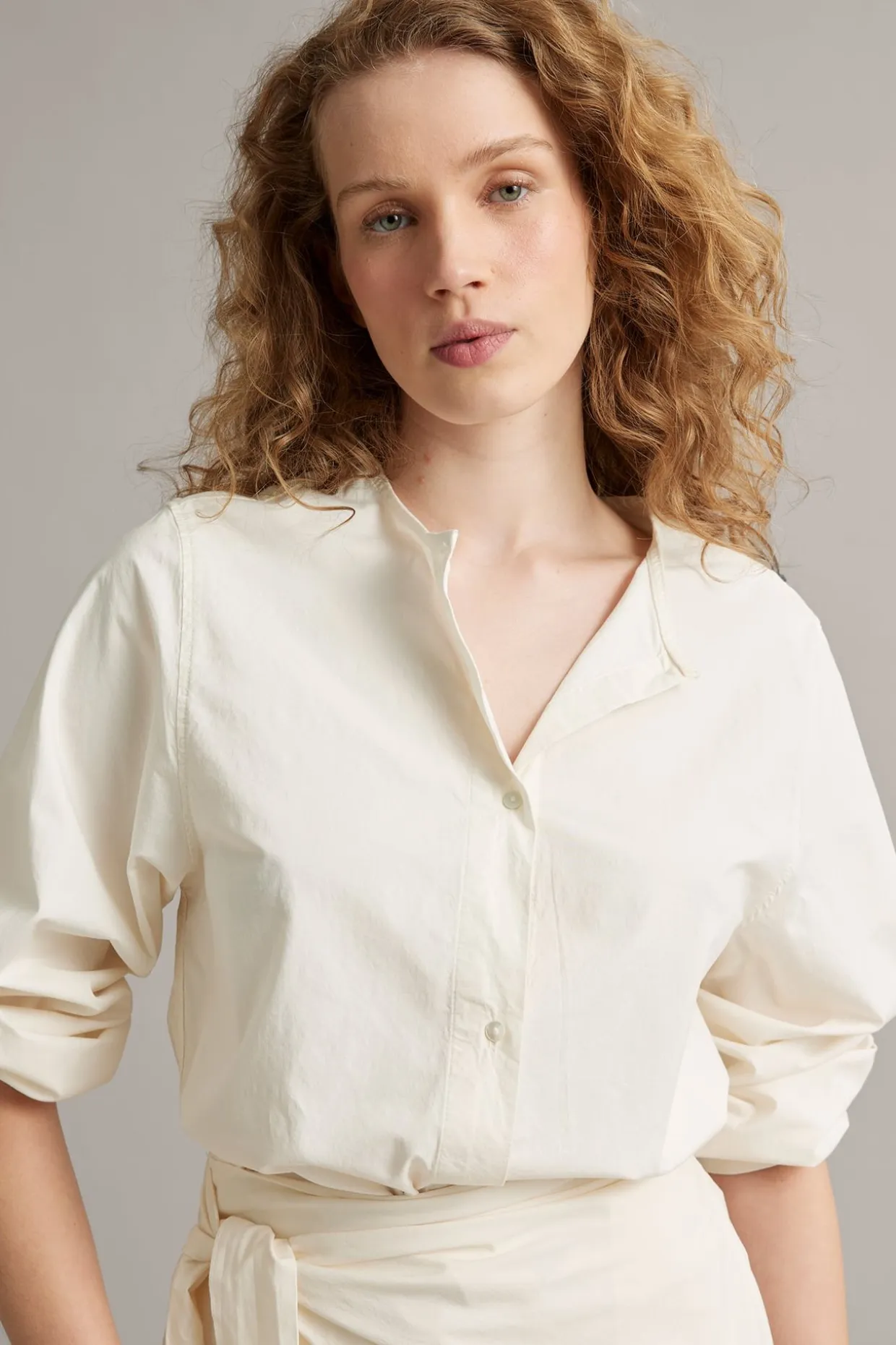 Bluse med avtakbar volang