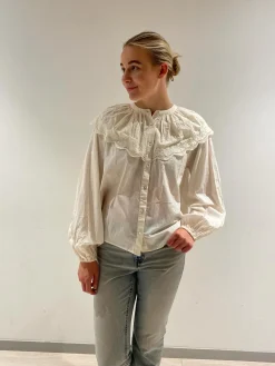 Bluse med brodert kappe