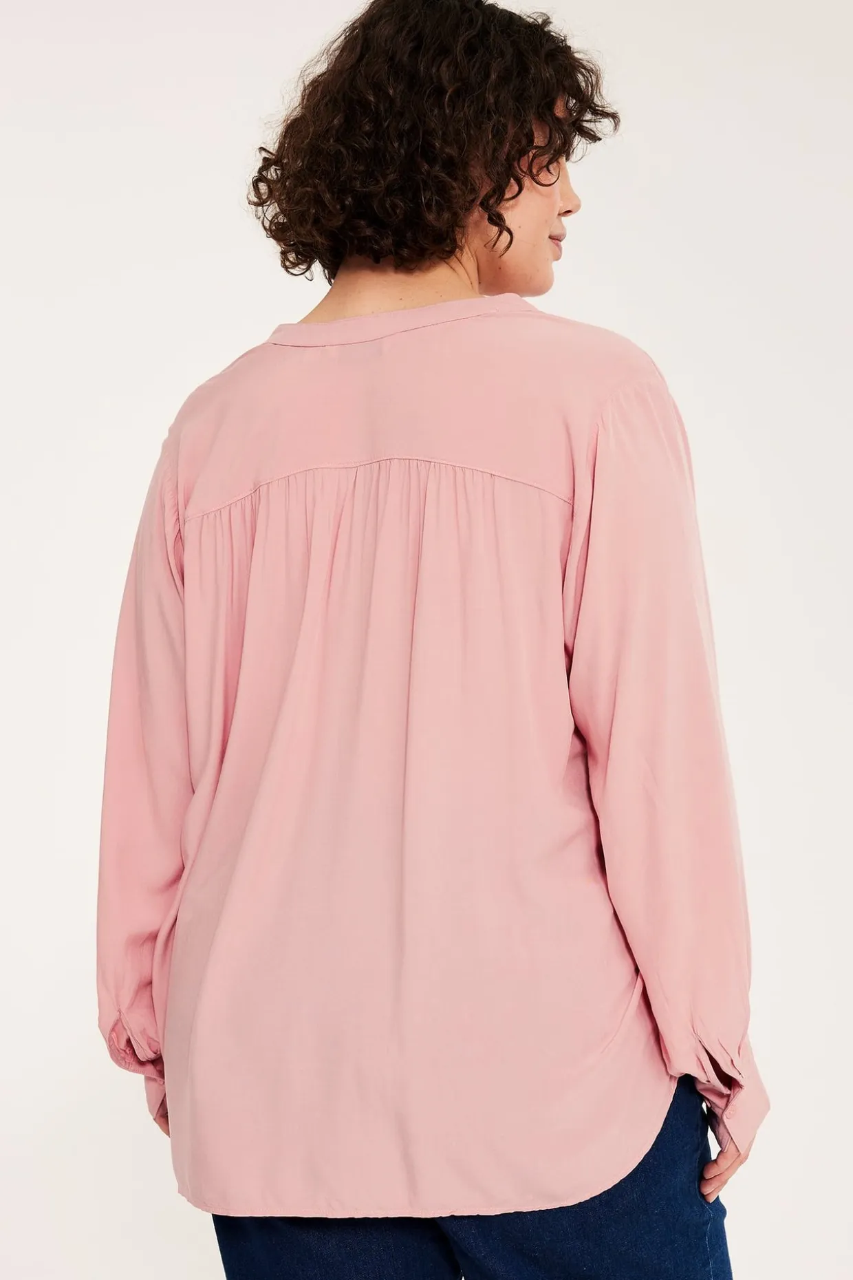 Bluse med V-hals