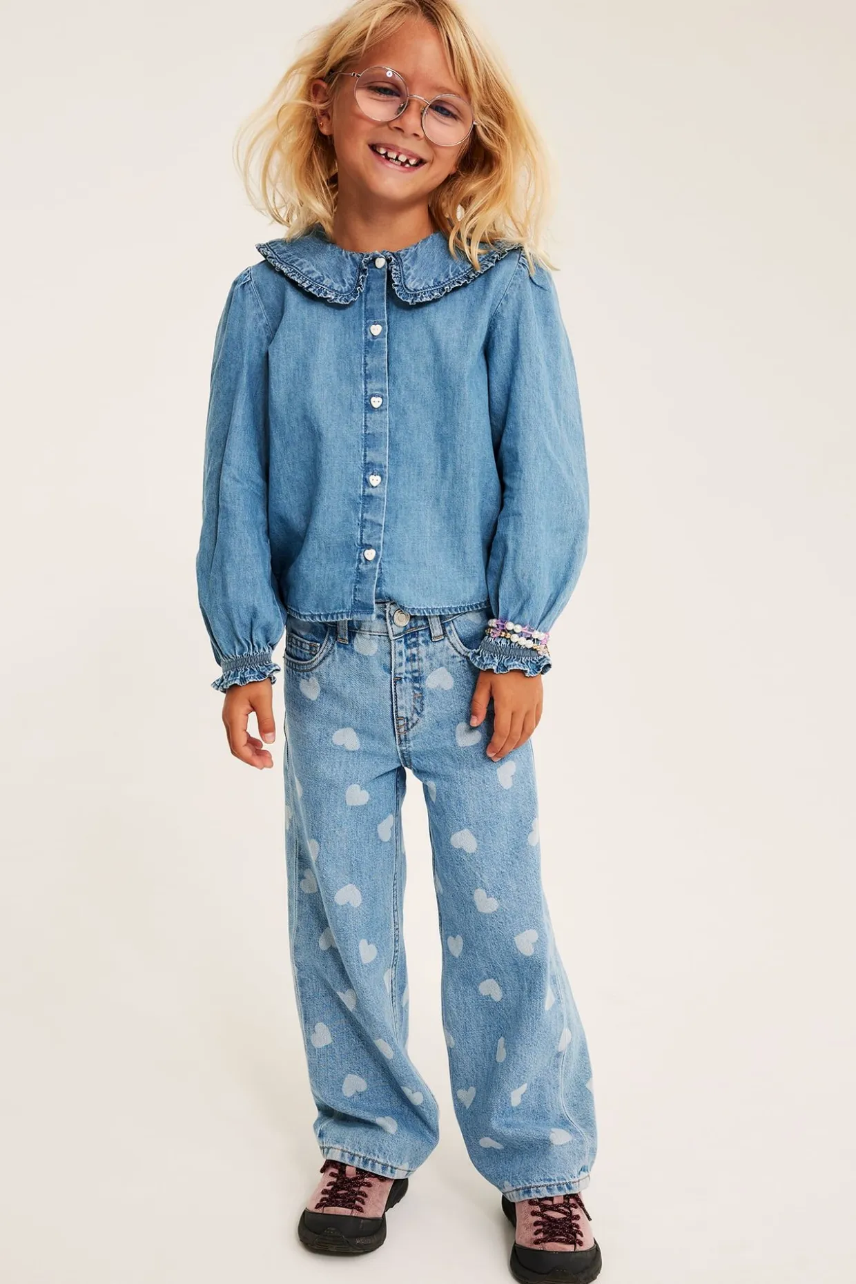 Bluse med volangkrage i bomullsdenim