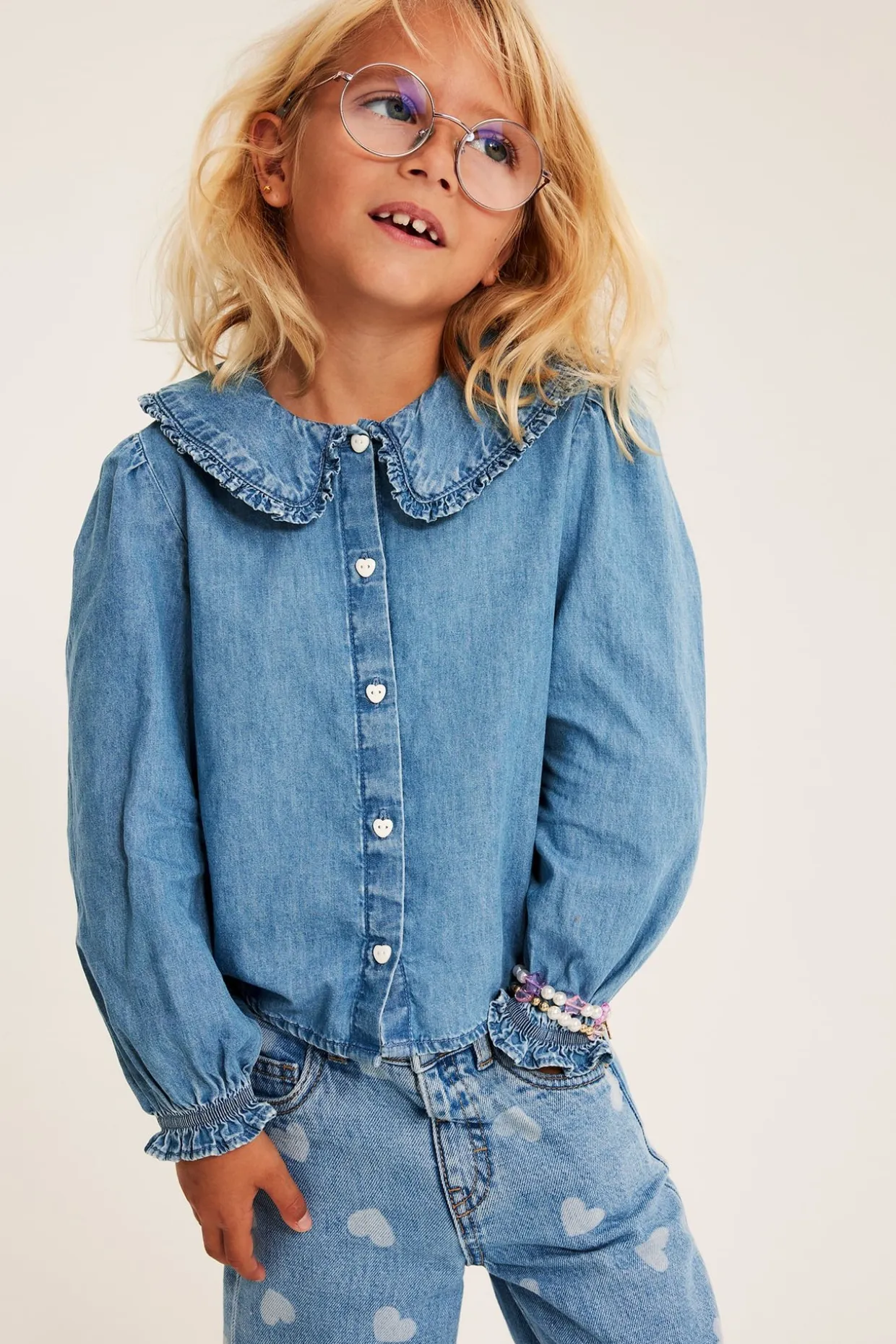Bluse med volangkrage i bomullsdenim