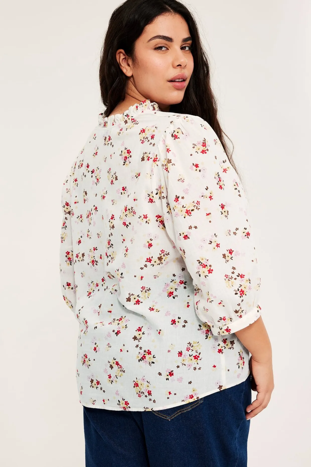 Bomullsbluse med volangkant