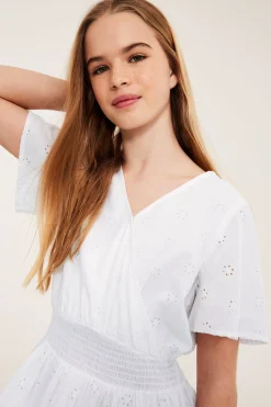 Bomullskjole med volanger og broderie anglaise