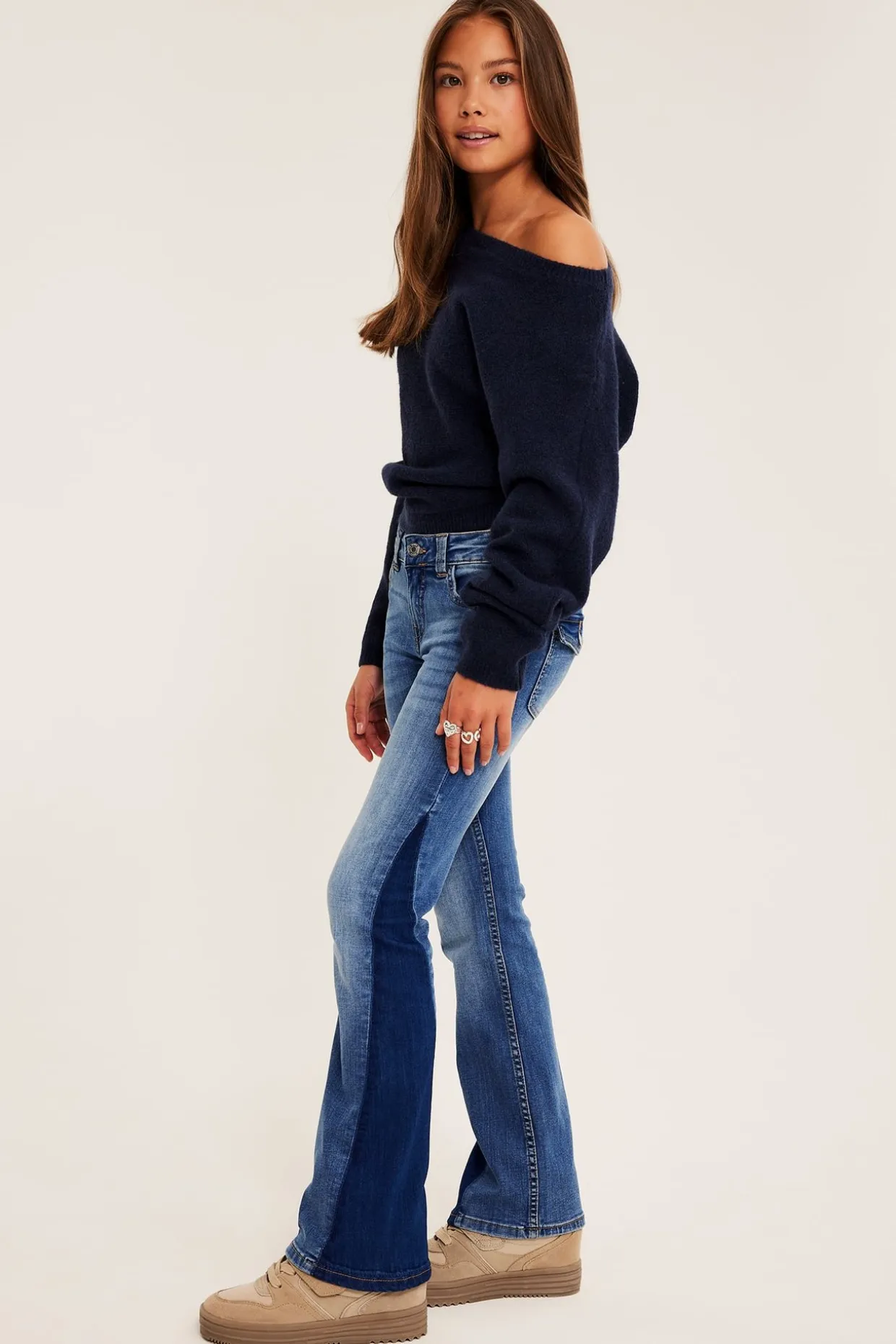 Bootcut jeans med lav midje og tofargede ben
