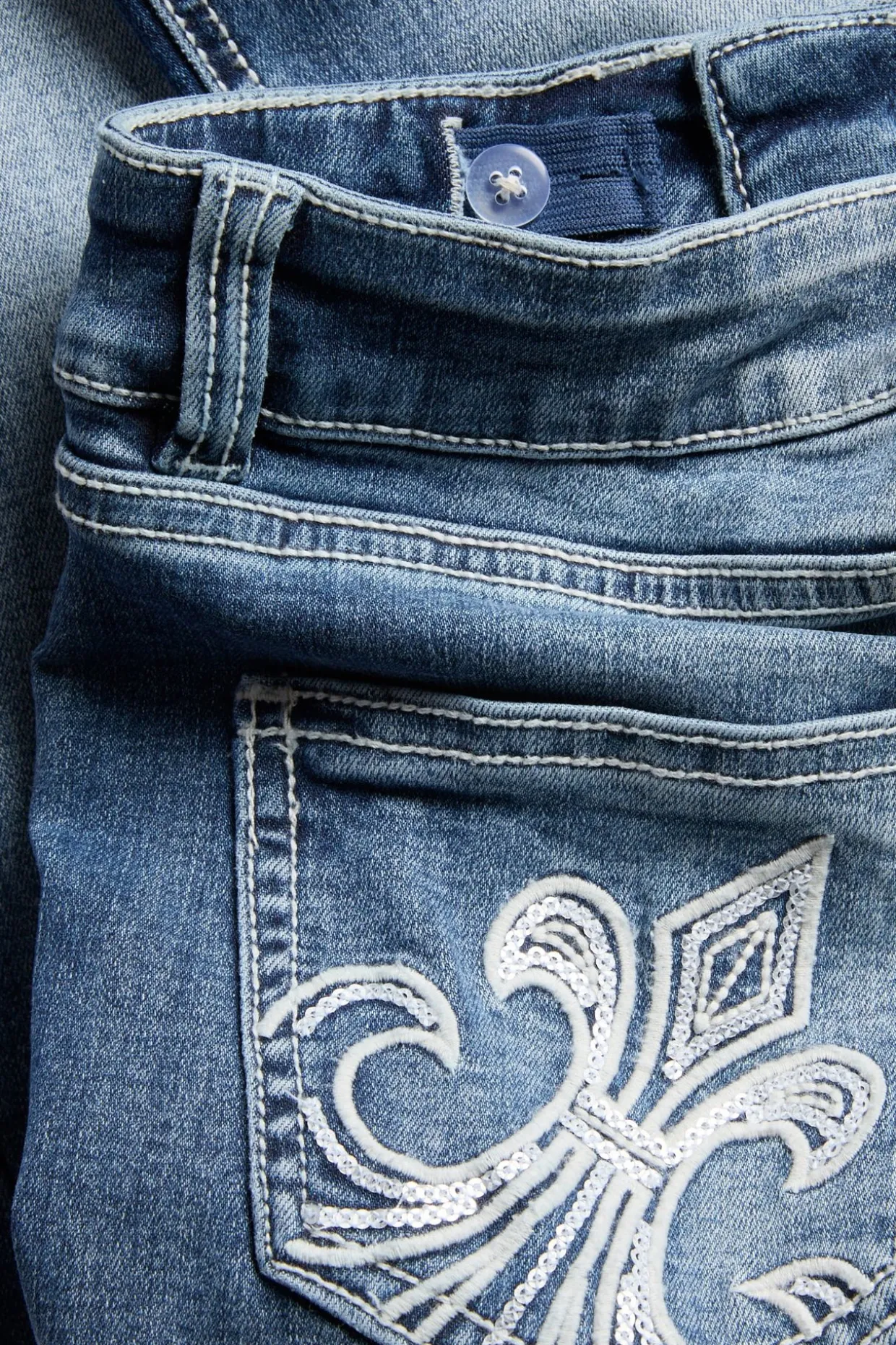 Bootcut-jeans med lavt liv og broderte baklommer
