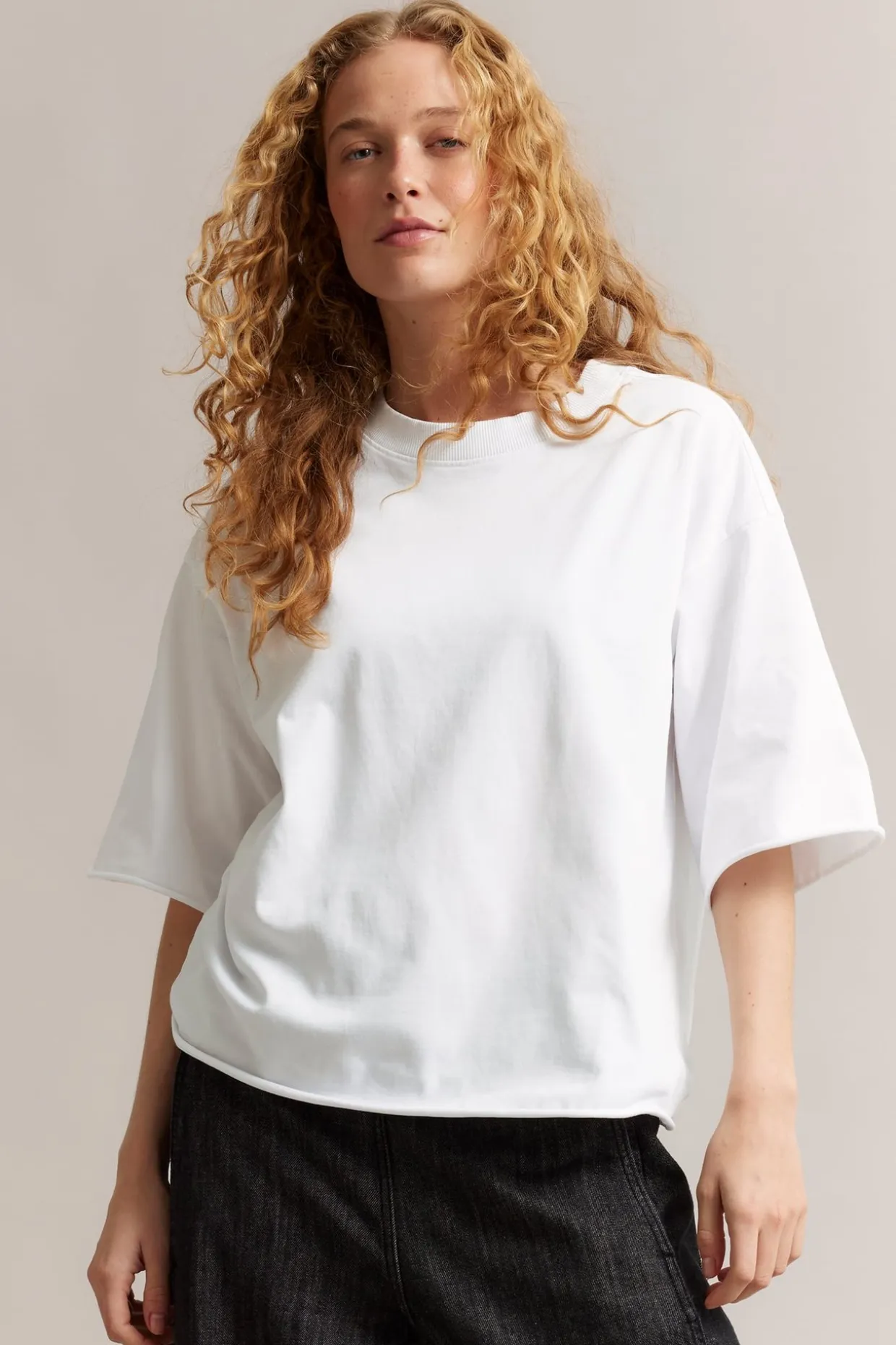 Boxy T-skjorte med rullede kanter