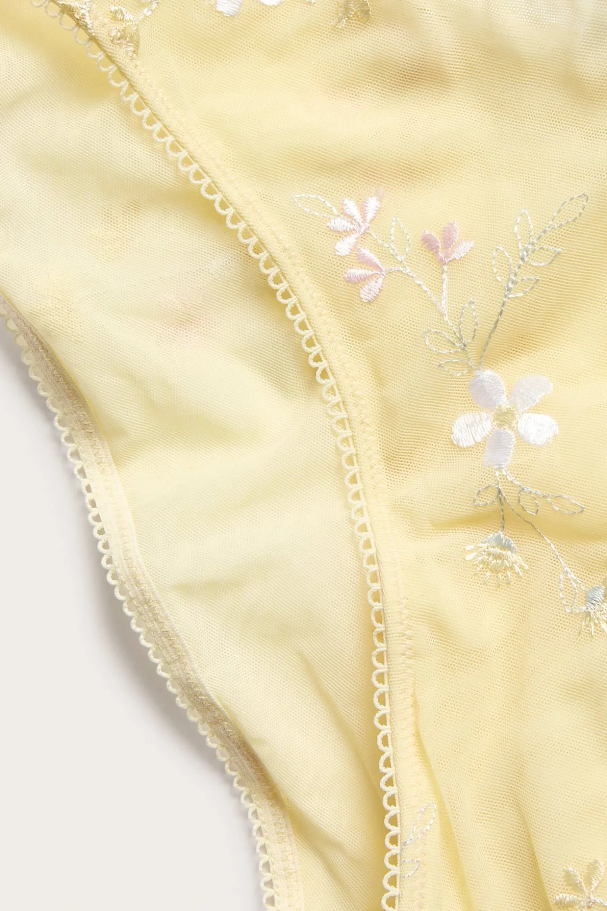 Brazilian-truse i mesh med broderi