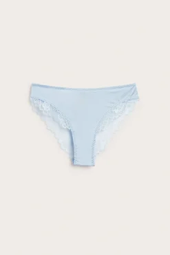 Briefs med blondedetaljer