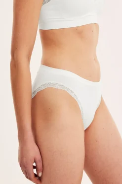 Brieftruse seamless med blonder