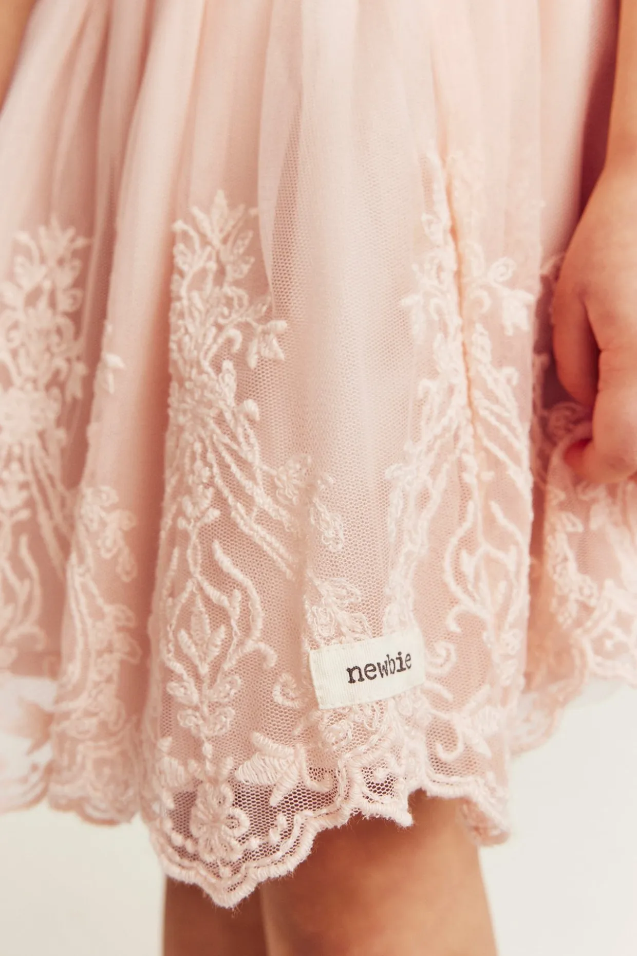 Brodert meshskjørt