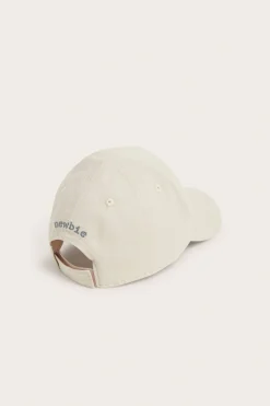 Caps med brodert hval