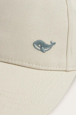 Caps med brodert hval
