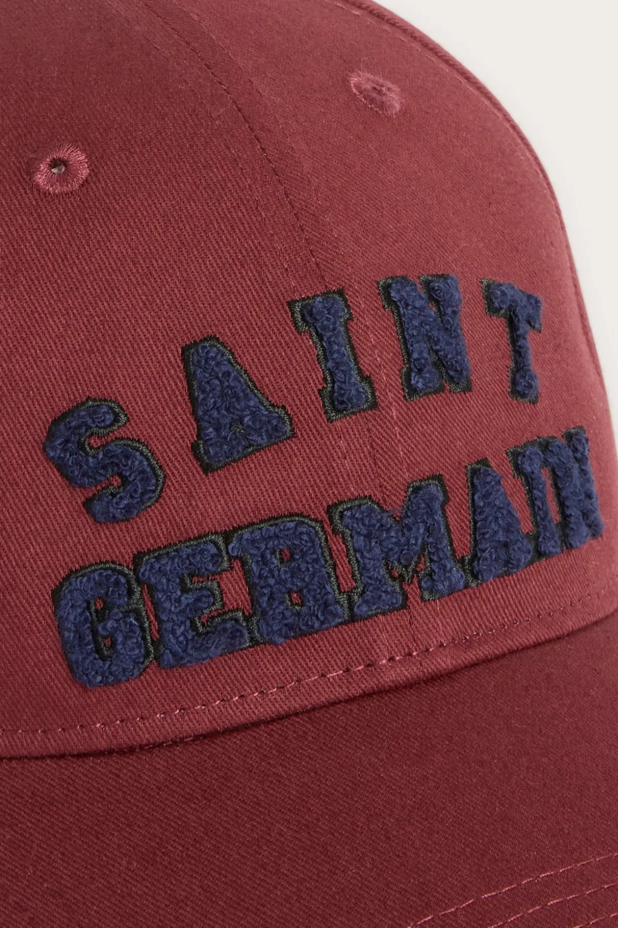 Caps med brodert tekst