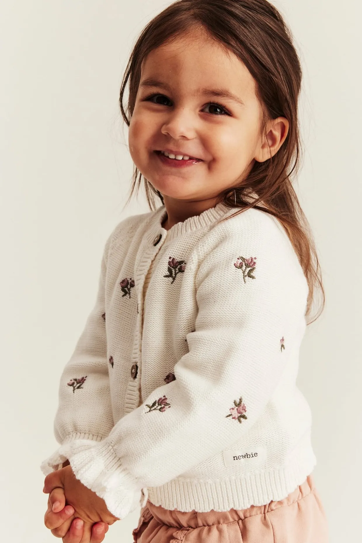 Cardigan med broderte blomster
