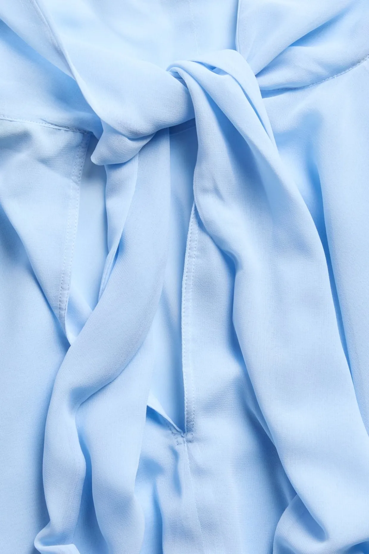 Chiffonbluse med kappesilhuett
