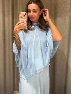 Chiffonbluse med kappesilhuett