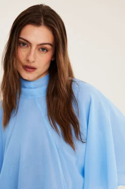 Chiffonbluse med kappesilhuett