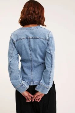 Denimbluse med markert midje