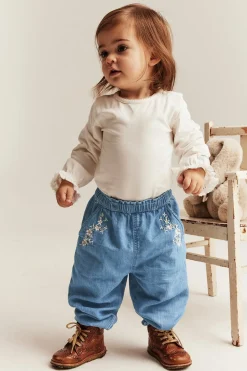 Denimbukse med blomsterbroderier