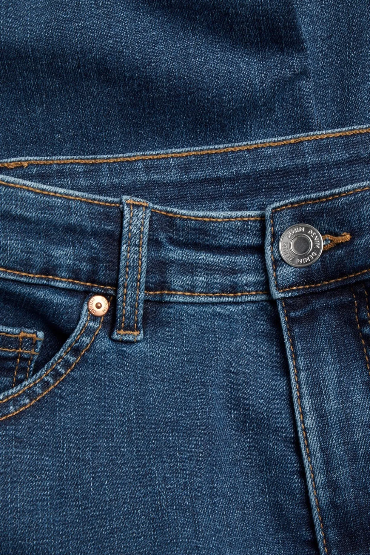 Embracing jeans high waist