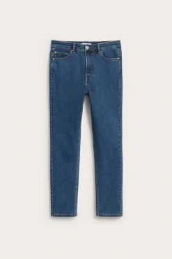 Embracing jeans high waist