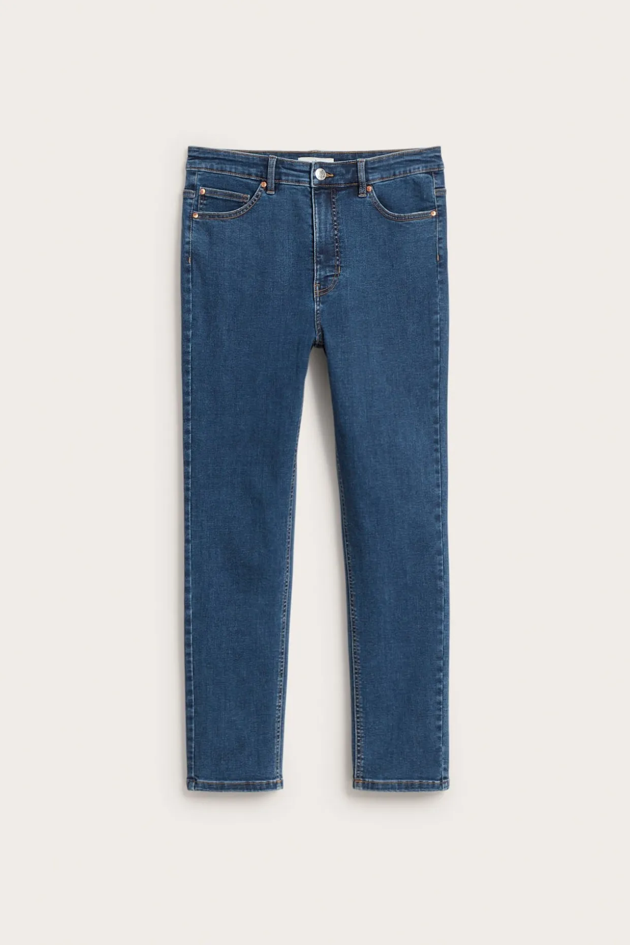 Embracing jeans high waist