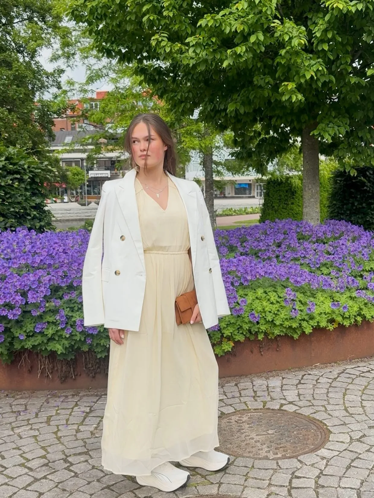 Ermeløs kjole i chiffon
