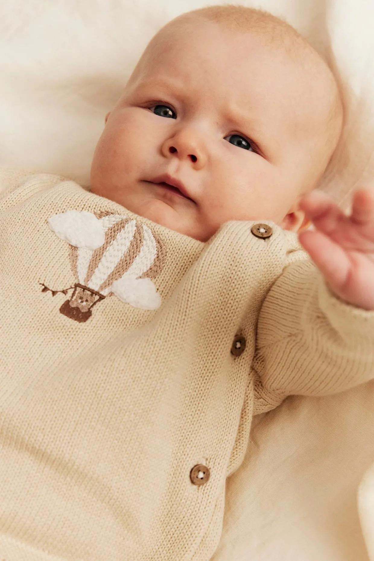 Finstrikket cardigan med luftballong