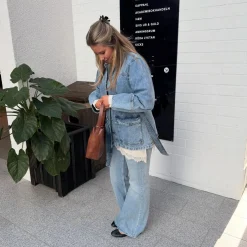 Jeansjakke med belte
