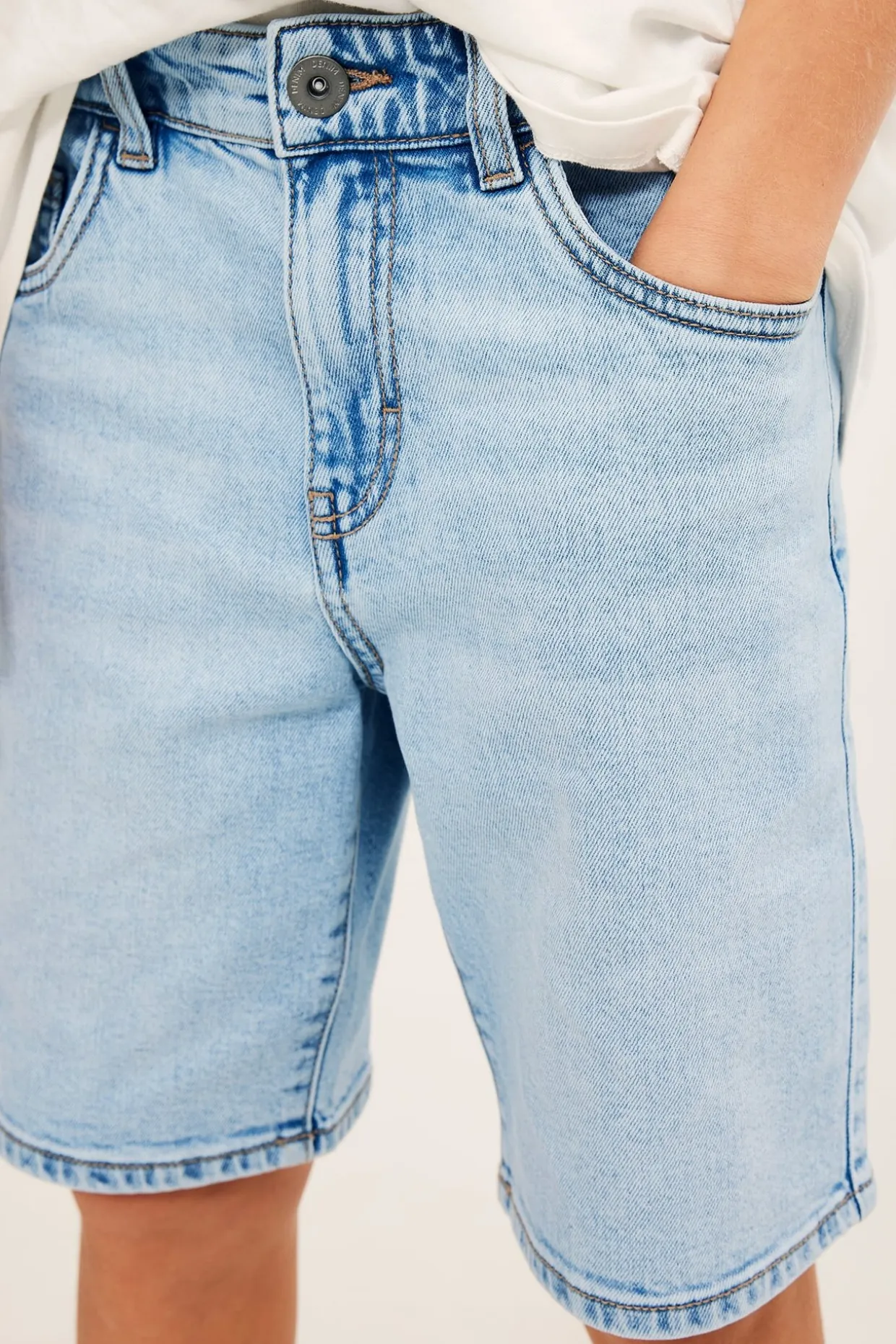 Jeansshorts i elastisk denim
