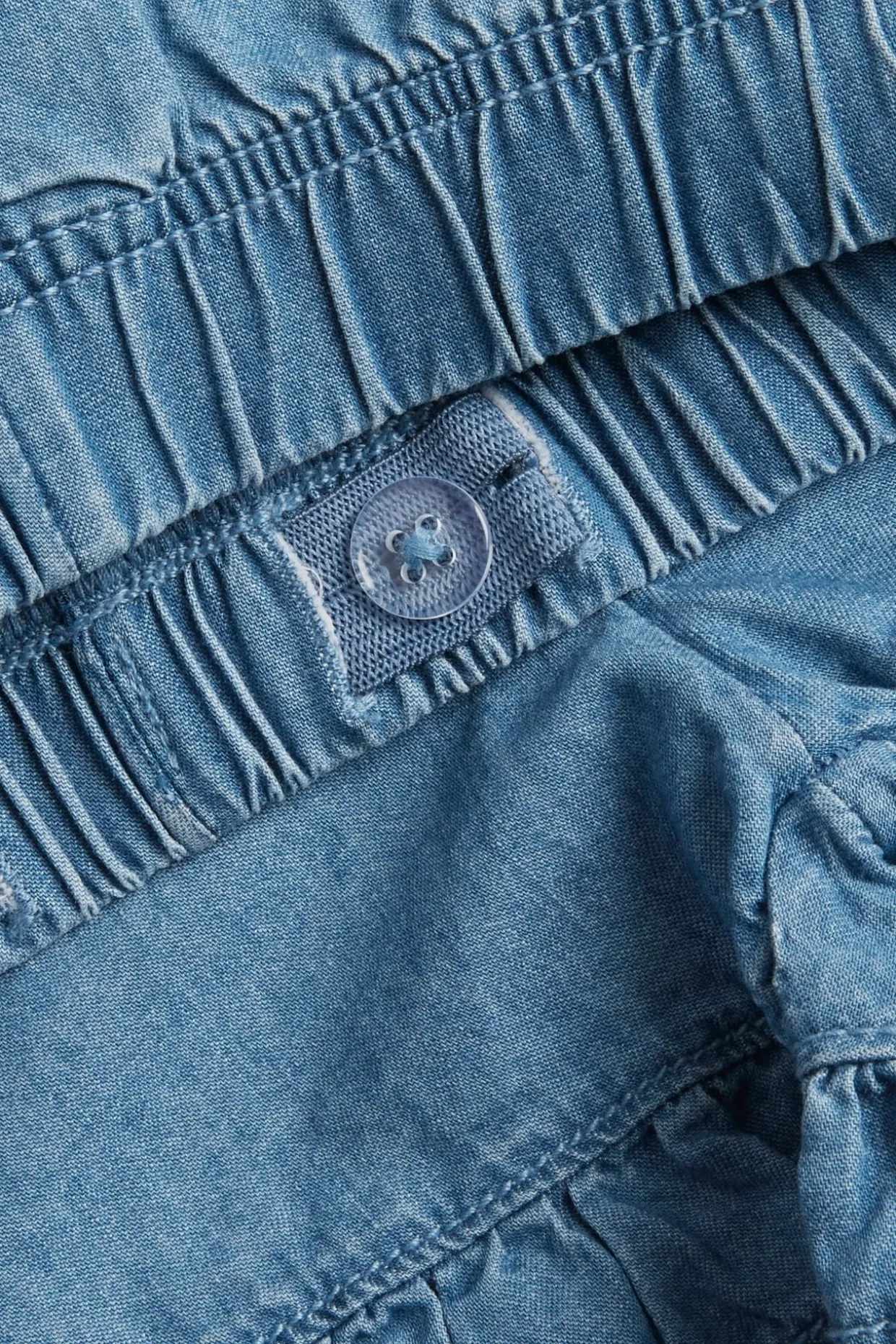 Jeansshorts med volangkant