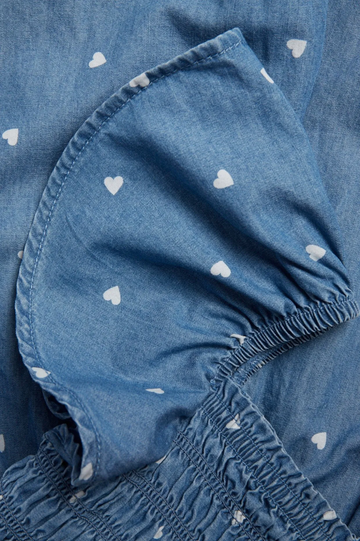 Jumpsuit med hjertemønster og volangermer