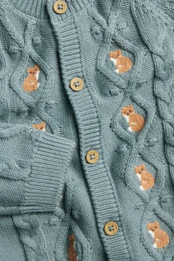 Kabelstrikket cardigan med revemotiv