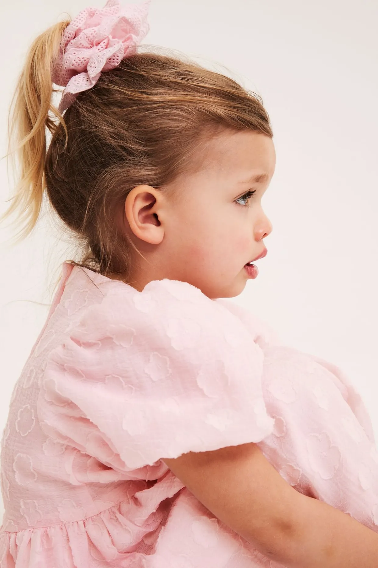 Kjole i organza med puffermer