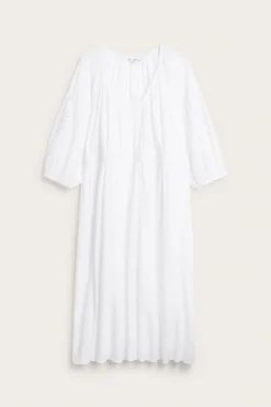 Kjole med broderidetaljer