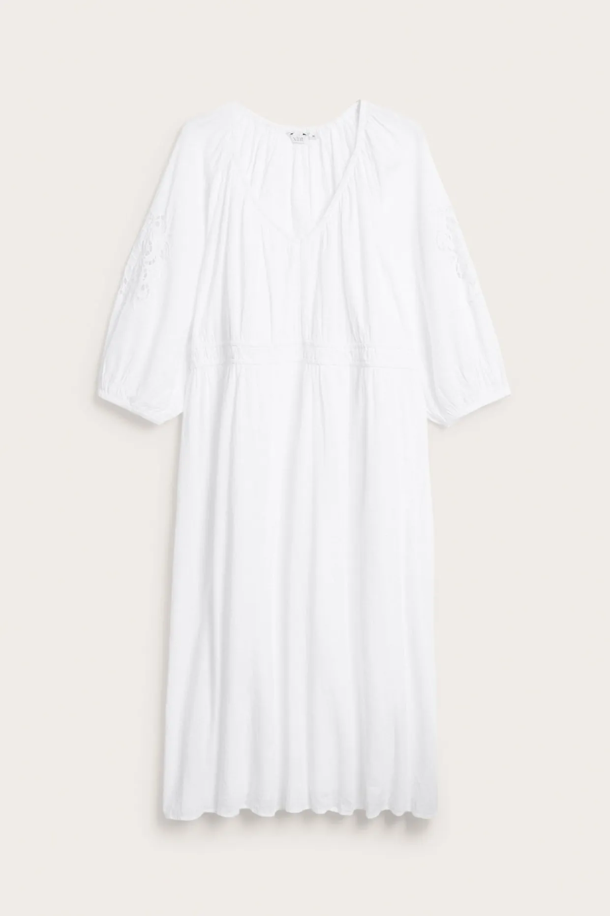 Kjole med broderidetaljer
