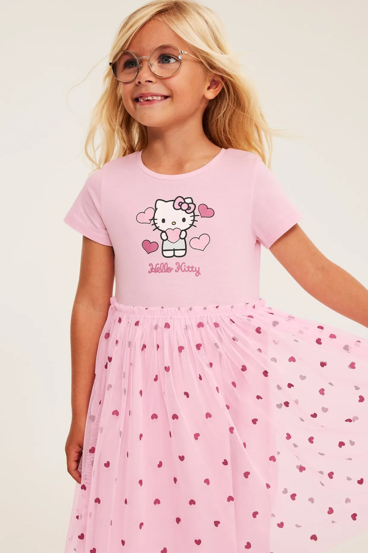 Kjole med tyllskjørt og Hello Kitty-motiv