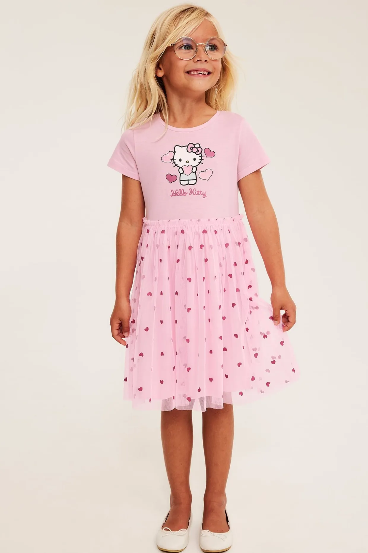 Kjole med tyllskjørt og Hello Kitty-motiv