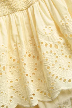 Kjole med volanger og broderie anglais