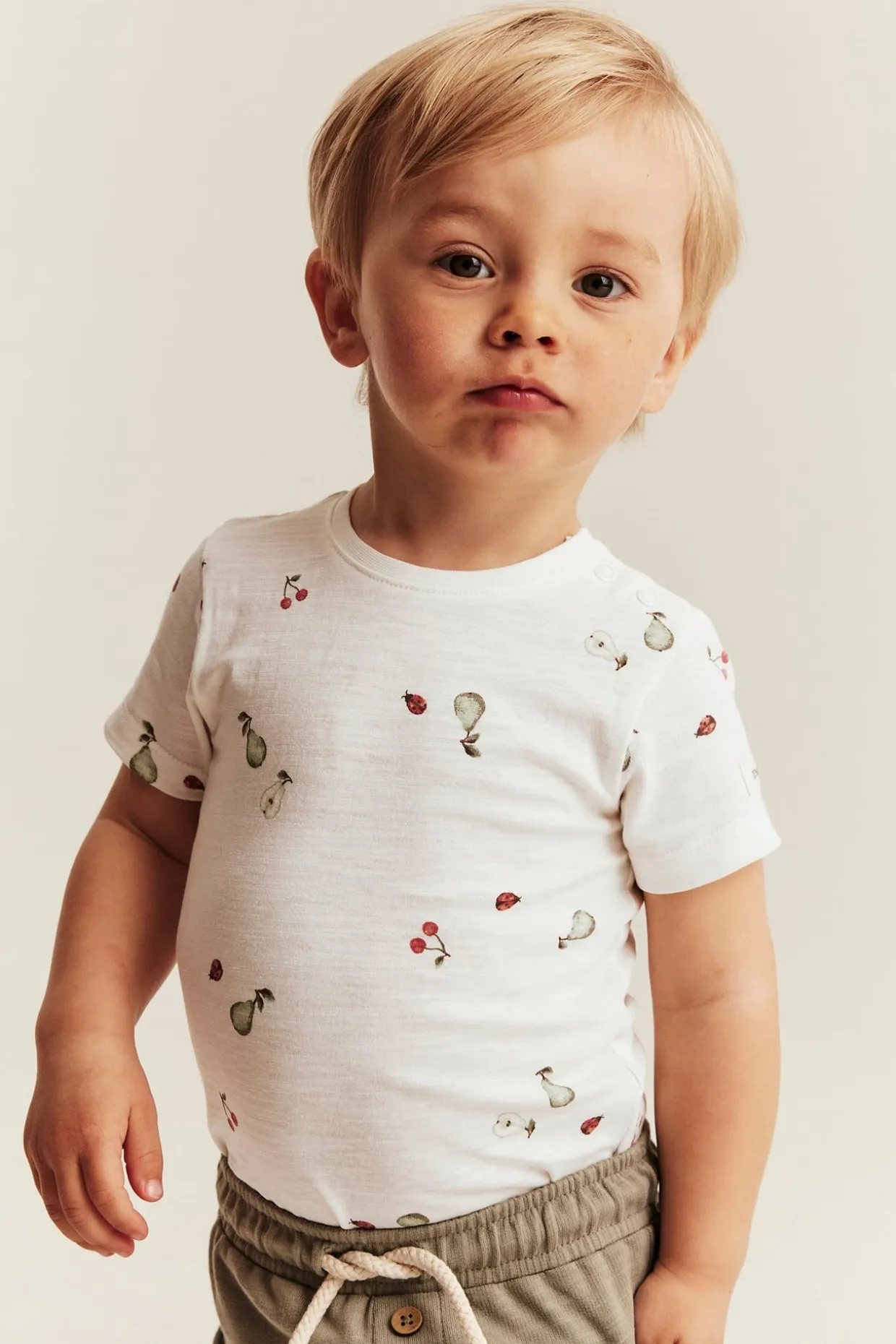Kortermet body i flosset trikot