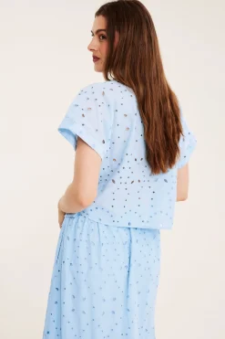 Kortermet bomullsbluse med broderie anglaise
