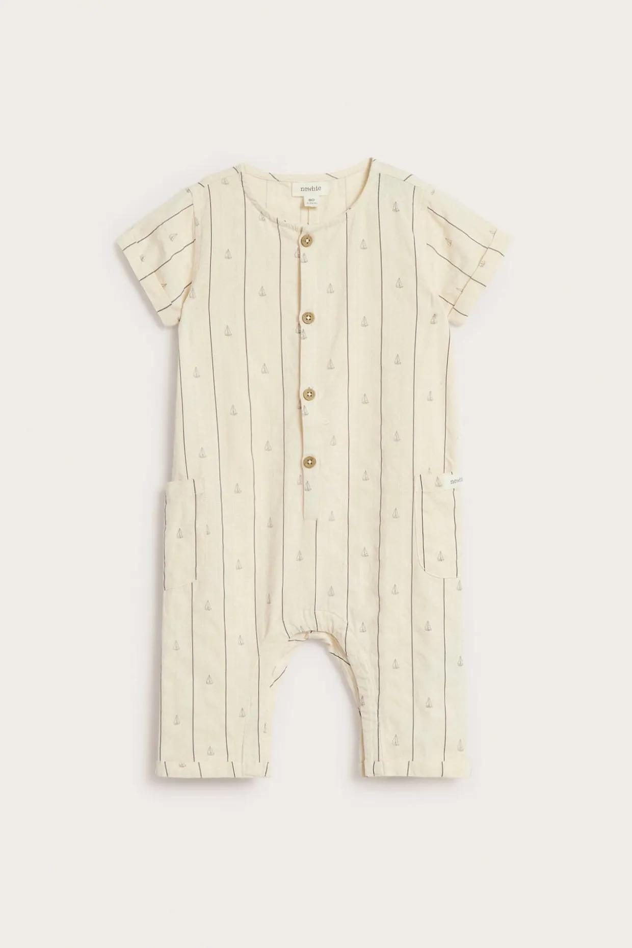 Kortermet jumpsuit med seilbåter