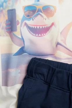 Kortermet pyjamas med haimotiv
