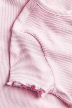 Kortermet ribbestrikket topp