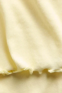 Kortermet ribbestrikket topp
