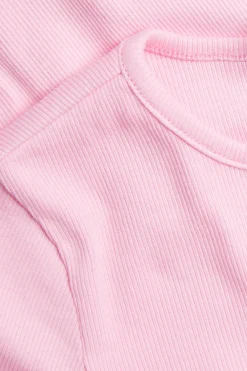 Kortermet ribbestrikket topp