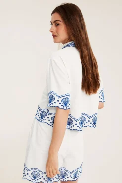 Kortermet skjorte med broderie anglaise
